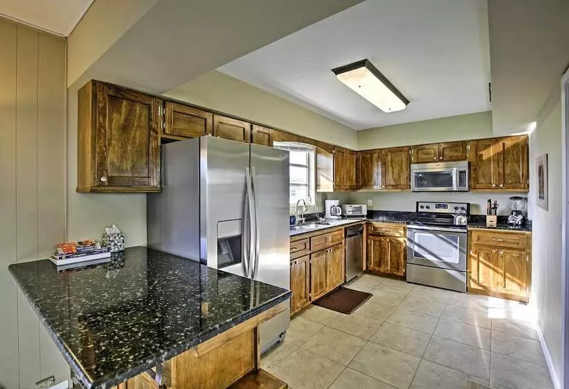 Pet Friendly Daytona Beach Home, Walk To The Ocean