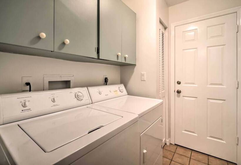 Pet Friendly Home In Vero Beach, 1 Mi To Beach!