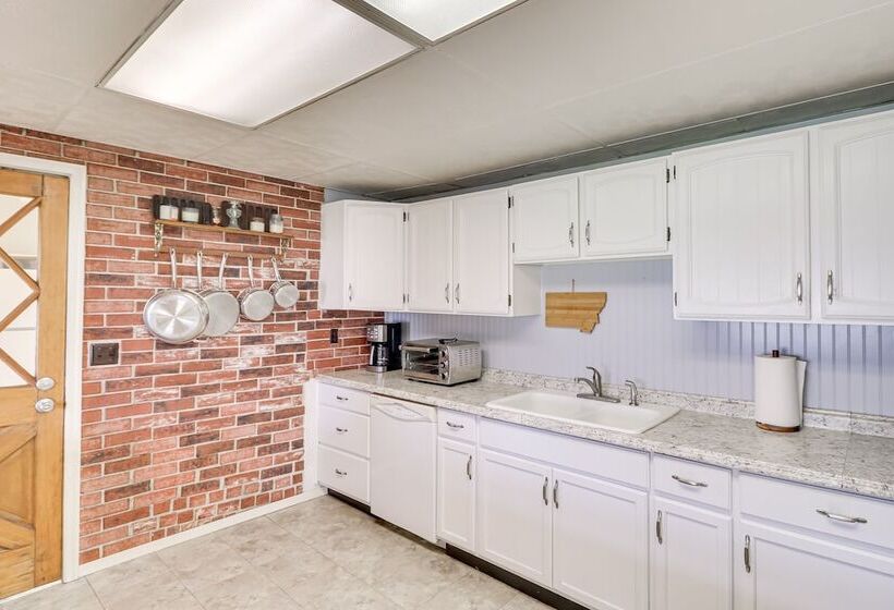 Pet Friendly Home W/ Yard & Mountain Views!