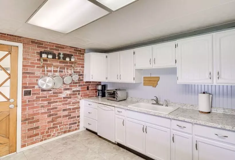 Pet Friendly Home W/ Yard & Mountain Views!