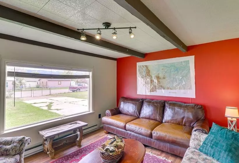 Pet Friendly Home W/ Yard & Mountain Views!