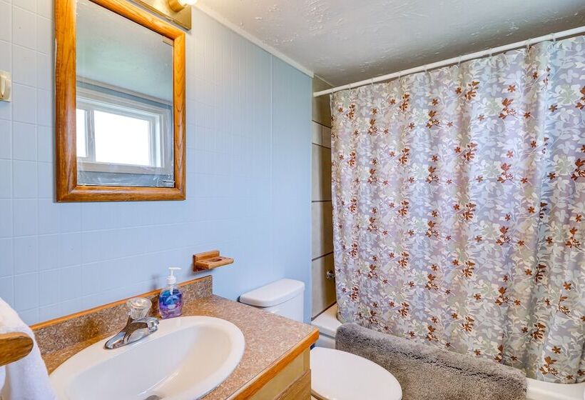 Pet Friendly Home W/ Yard & Mountain Views!