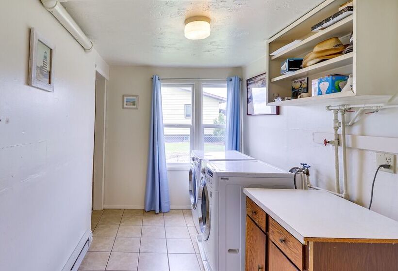 Pet Friendly Home W/ Yard & Mountain Views!