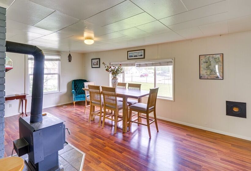 Pet Friendly Home W/ Yard & Mountain Views!