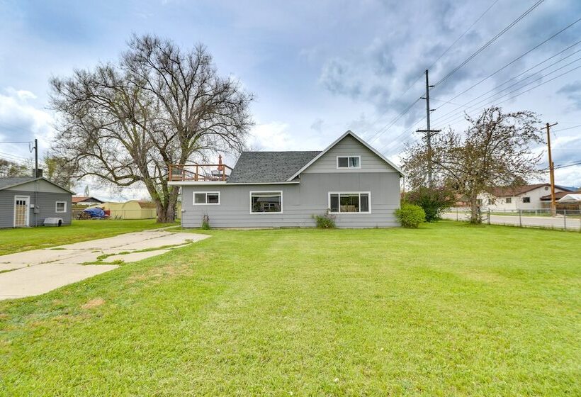 Pet Friendly Home W/ Yard & Mountain Views!