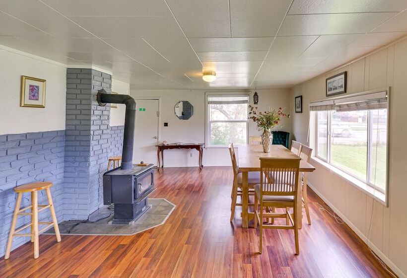 Pet Friendly Home W/ Yard & Mountain Views!