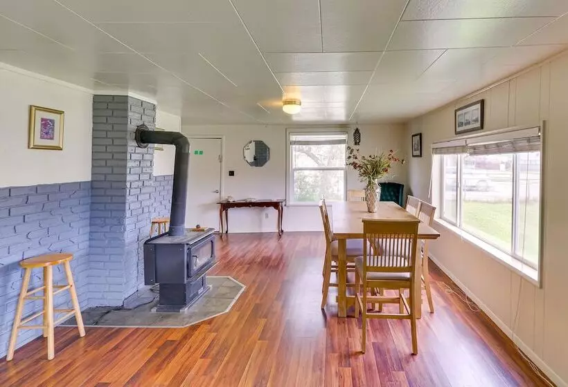 Pet Friendly Home W/ Yard & Mountain Views!