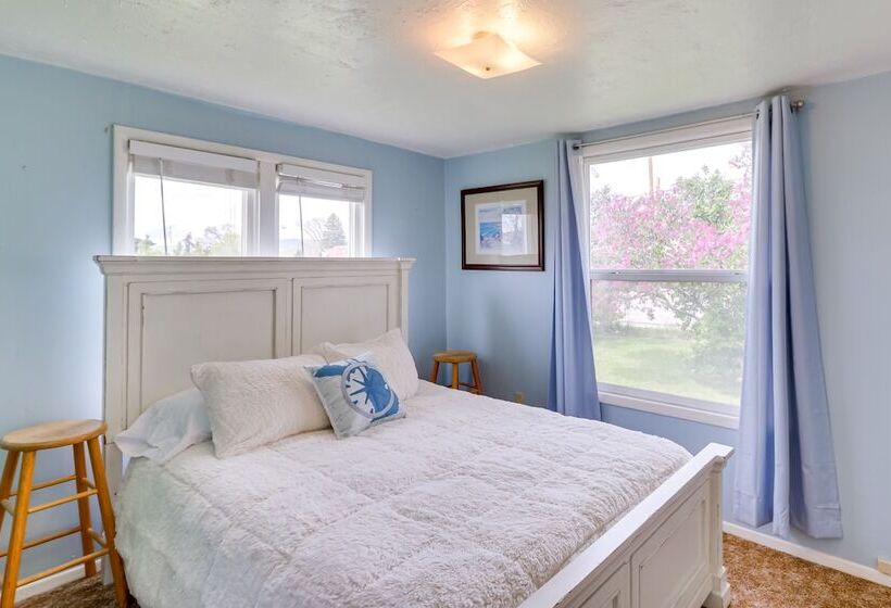 Pet Friendly Home W/ Yard & Mountain Views!