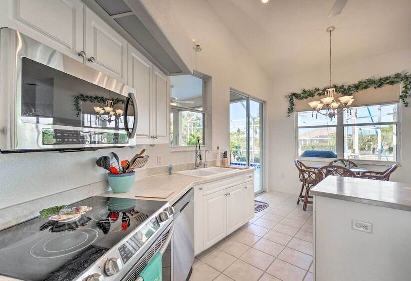 Port Charlotte Home On Canal W/ Lanai & Pool!