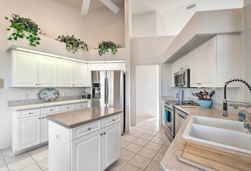 Port Charlotte Home On Canal W/ Lanai & Pool!