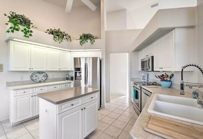 Port Charlotte Home On Canal W/ Lanai & Pool!