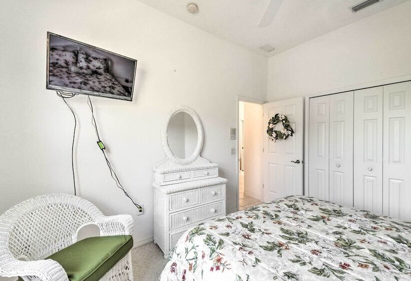 Port Charlotte Home On Canal W/ Lanai & Pool!