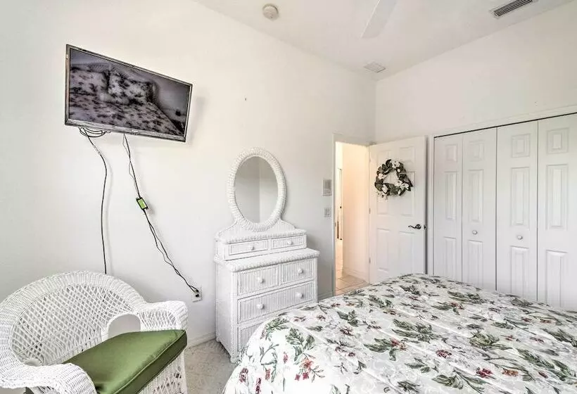 Port Charlotte Home On Canal W/ Lanai & Pool!