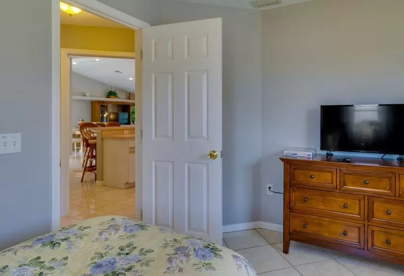 Port Charlotte Home W/ Pool   8 Mi To Beaches!