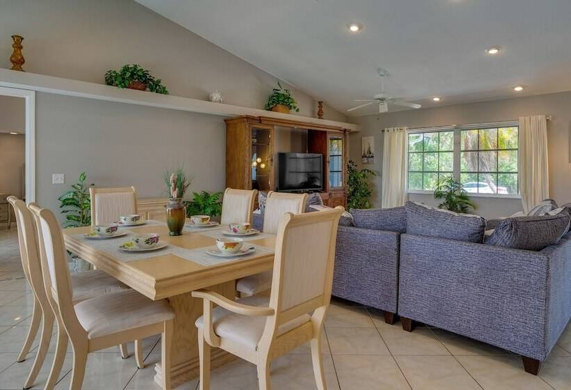 Port Charlotte Home W/ Pool   8 Mi To Beaches!