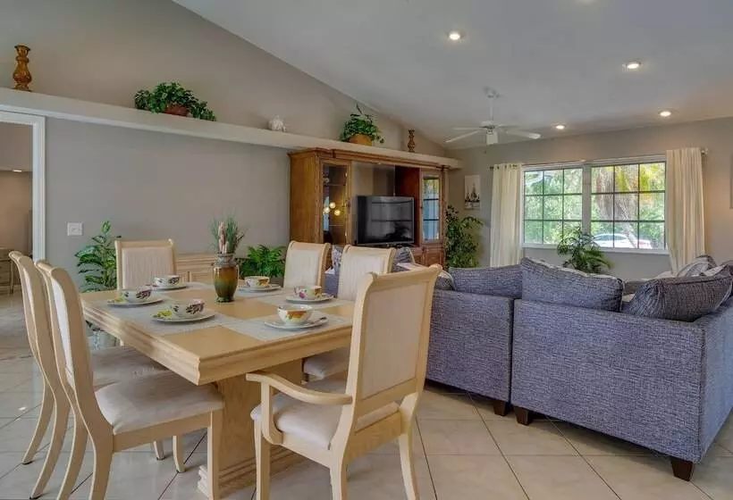 Port Charlotte Home W/ Pool   8 Mi To Beaches!