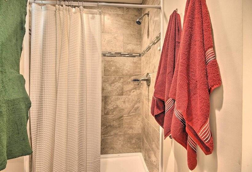 Quiet Columbia Home W/ Fire Pit & Pool Table!