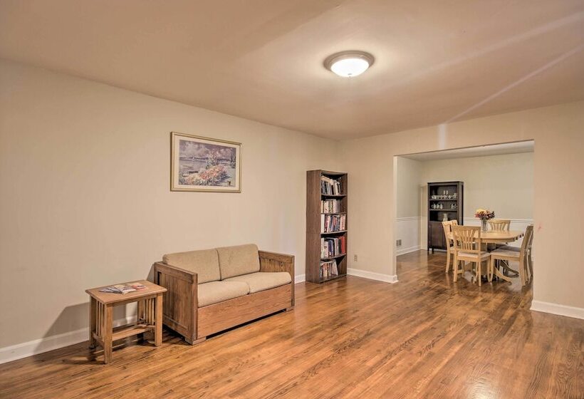 Quiet Columbia Home W/ Fire Pit & Pool Table!