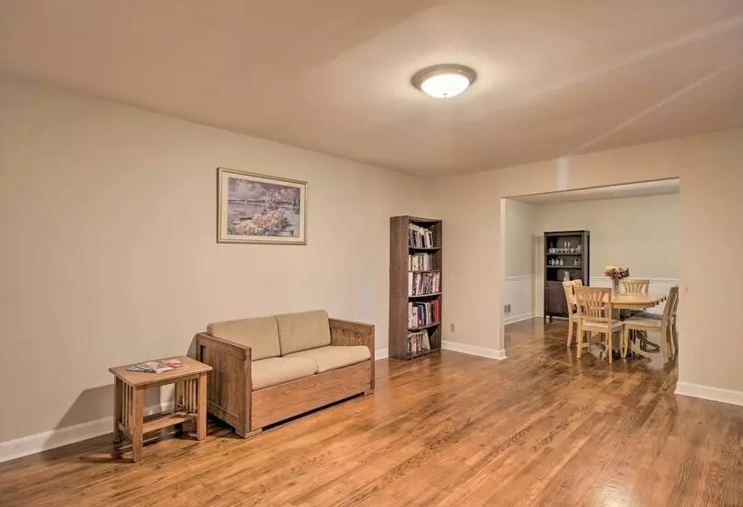 Quiet Columbia Home W/ Fire Pit & Pool Table!