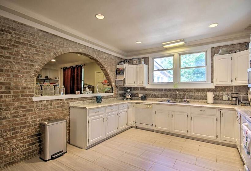 Quiet Columbia Home W/ Fire Pit & Pool Table!