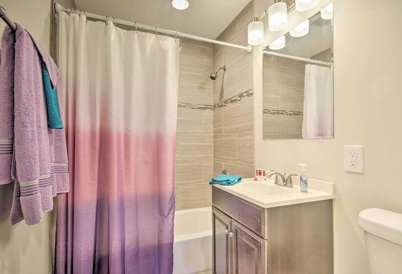 Quiet Columbia Home W/ Fire Pit & Pool Table!