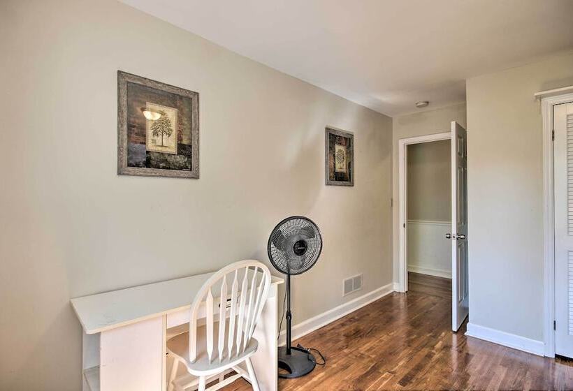 Quiet Columbia Home W/ Fire Pit & Pool Table!