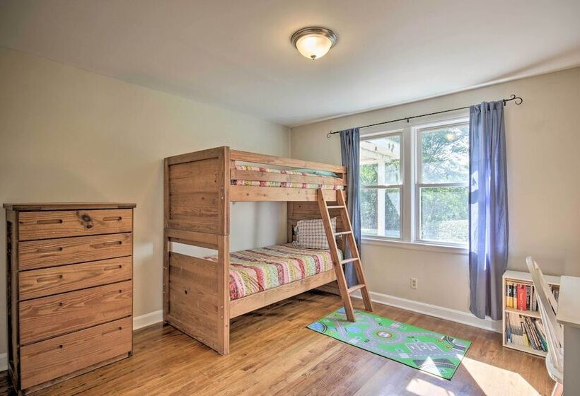 Quiet Columbia Home W/ Fire Pit & Pool Table!