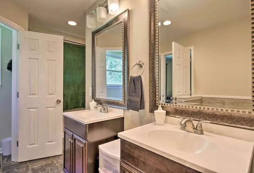 Quiet Columbia Home W/ Fire Pit & Pool Table!