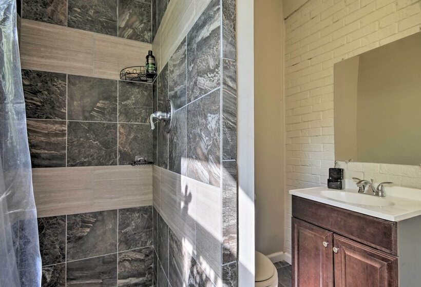 Quiet Columbia Home W/ Fire Pit & Pool Table!