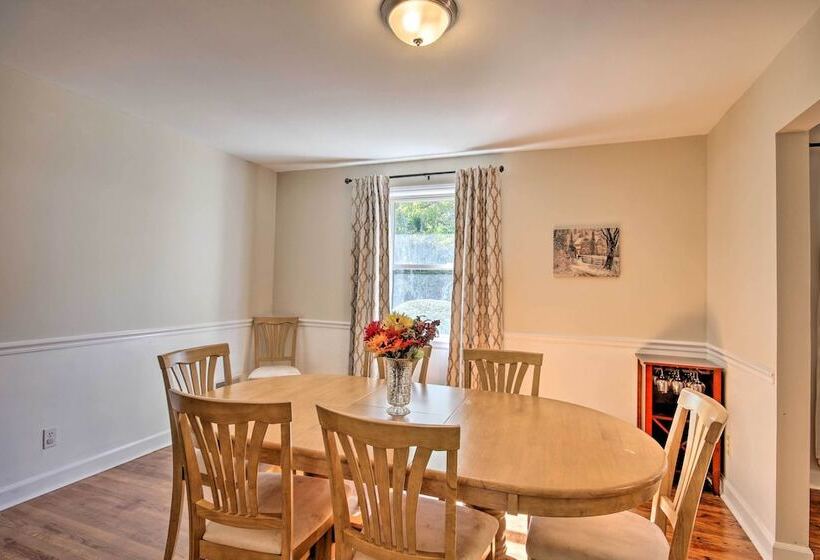 Quiet Columbia Home W/ Fire Pit & Pool Table!