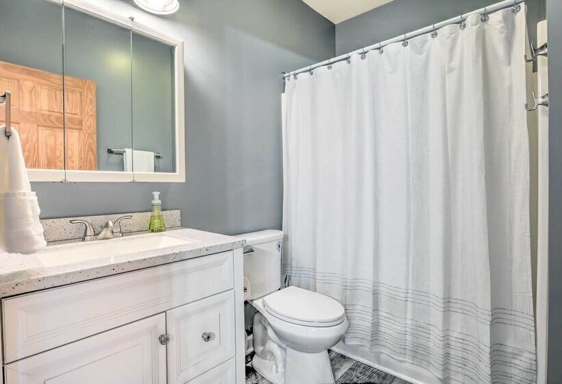 Renovated Lake Geneva Home Near Dtwn + Beach!