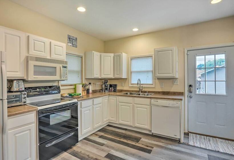 Renovated Lake Geneva Home Near Dtwn + Beach!