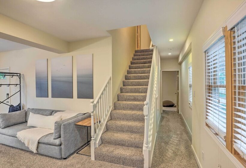 Renovated Lake Geneva Home Near Dtwn + Beach!