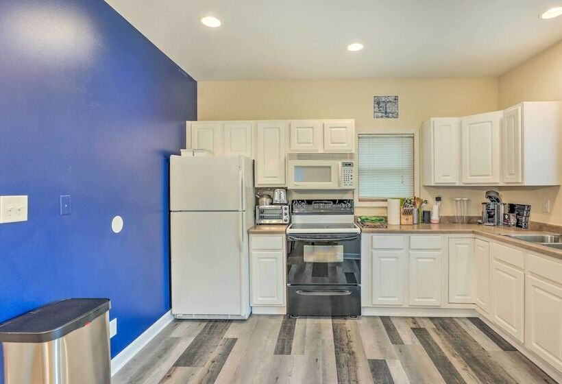 Renovated Lake Geneva Home Near Dtwn + Beach!