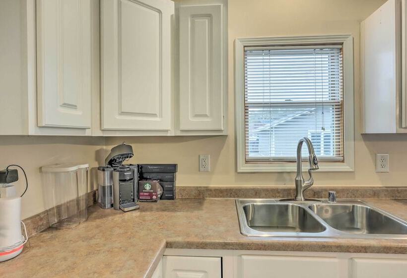 Renovated Lake Geneva Home Near Dtwn + Beach!