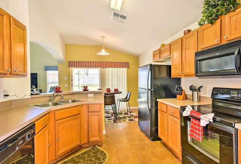 Pool & Hot Tub: Resort Style Davenport Villa