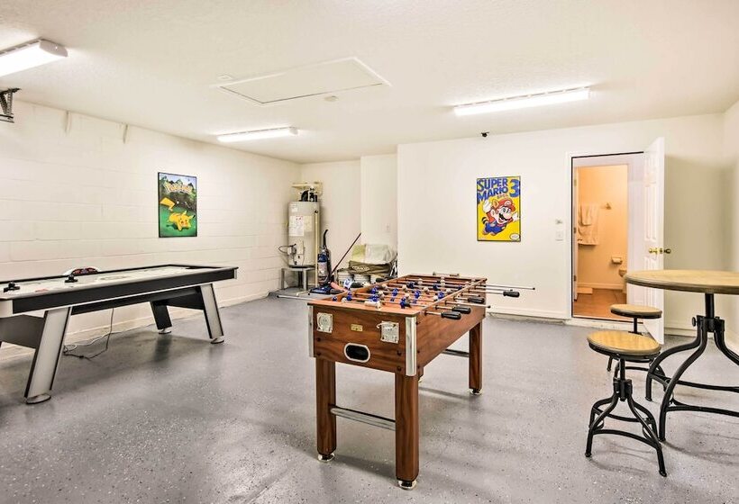 Pool & Hot Tub: Resort Style Davenport Villa