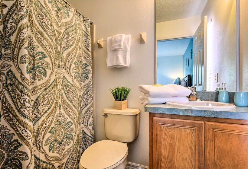 Pool & Hot Tub: Resort Style Davenport Villa