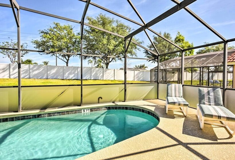 Pool & Hot Tub: Resort Style Davenport Villa