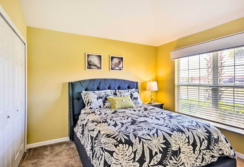 Pool & Hot Tub: Resort Style Davenport Villa