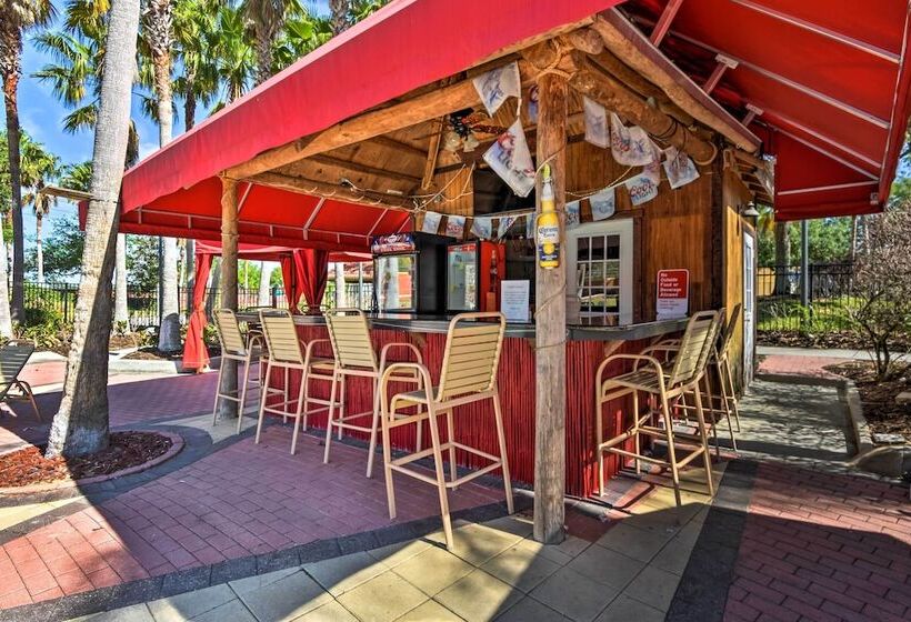 Pool & Hot Tub: Resort Style Davenport Villa