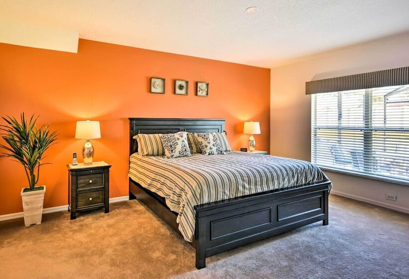 Pool & Hot Tub: Resort Style Davenport Villa