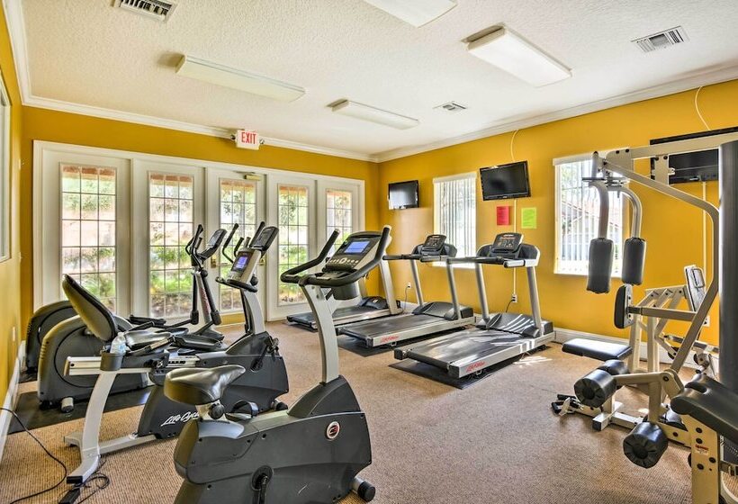 Pool & Hot Tub: Resort Style Davenport Villa