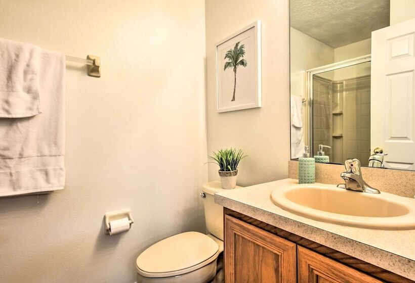 Pool & Hot Tub: Resort Style Davenport Villa