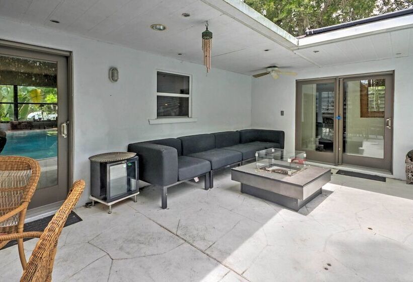 Sarasota House W/ Backyard Oasis: 6 Mi To Beach!