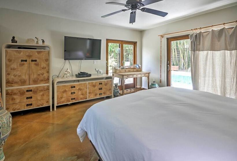 Sarasota House W/ Backyard Oasis: 6 Mi To Beach!