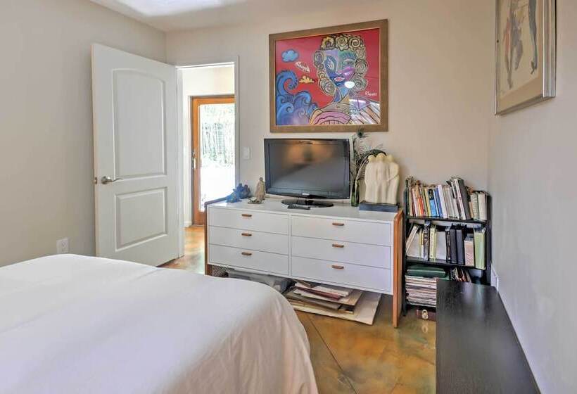 Sarasota House W/ Backyard Oasis: 6 Mi To Beach!