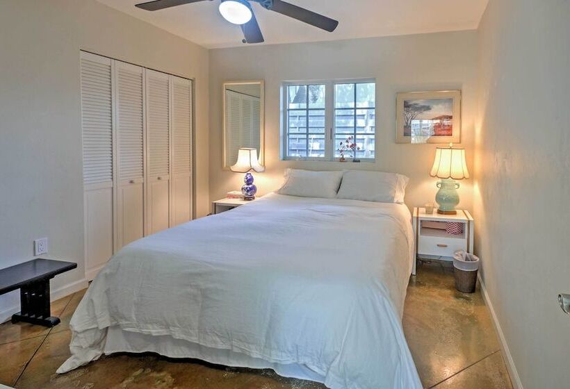 Sarasota House W/ Backyard Oasis: 6 Mi To Beach!