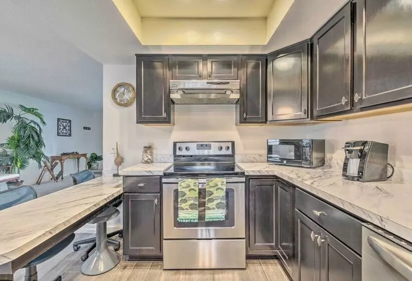 Sunny Crystal River Home W/ Screened In Porch