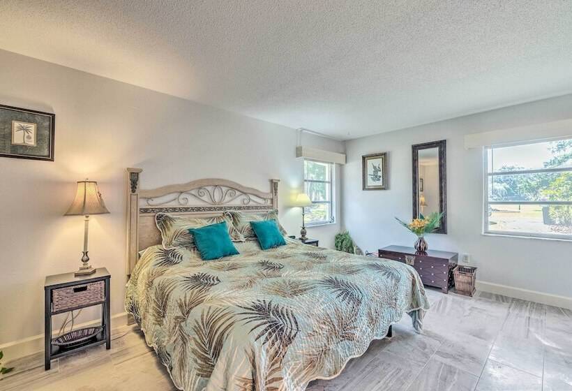 Sunny Crystal River Home W/ Screened In Porch